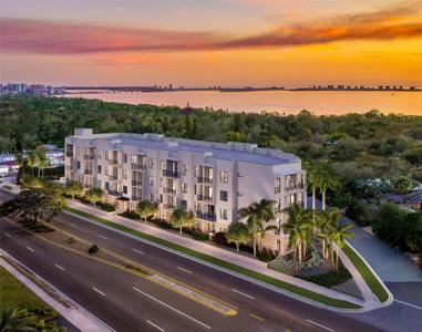 4925 N TAMIAMI TRAIL