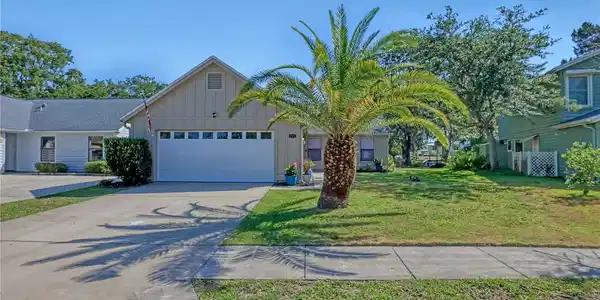 726 PINE SHORES