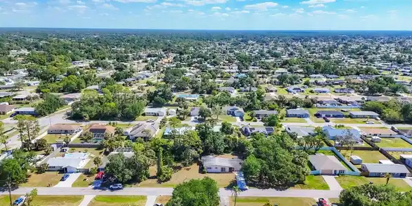 2538 LAKESHORE CIRCLE