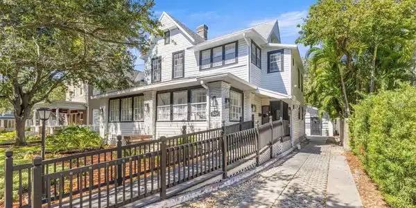 609 W AZEELE STREET