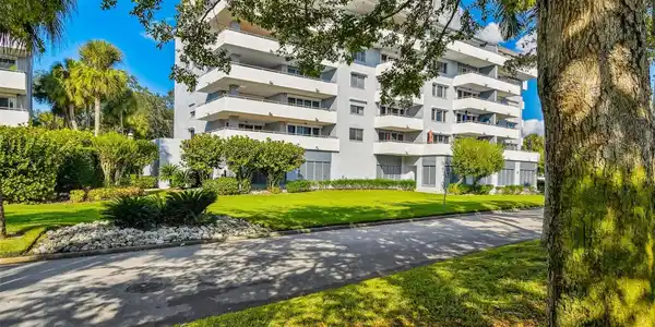 1000 RIVERSIDE