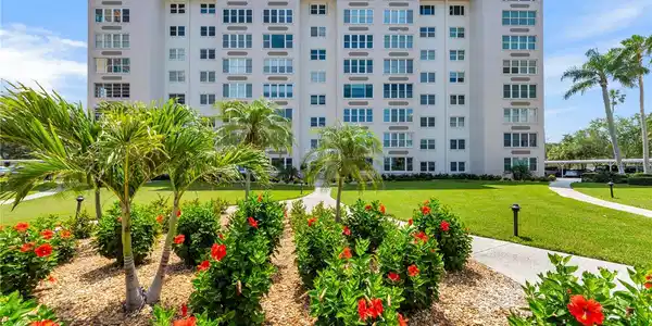 622 EDGEWATER DRIVE