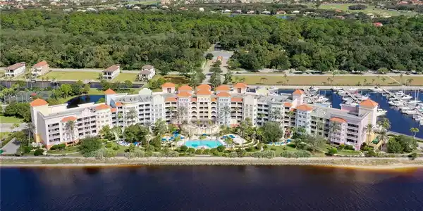 102 YACHT HARBOR
