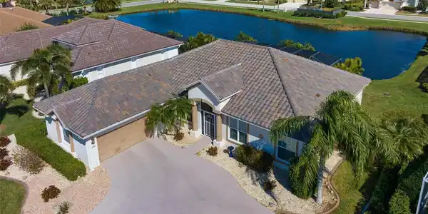1220 KNOLLCREST COURT