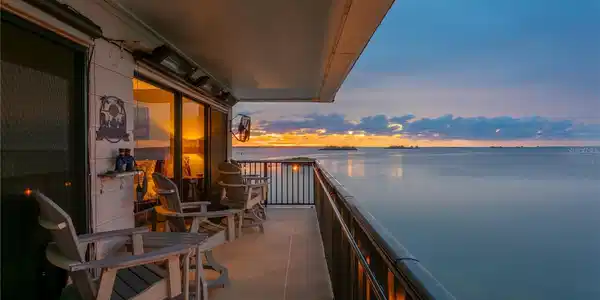2700 BAYSHORE BOULEVARD