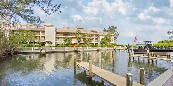 3045 MARINERS COVE