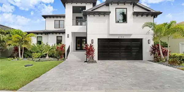 6104 LAGOMAR LANE