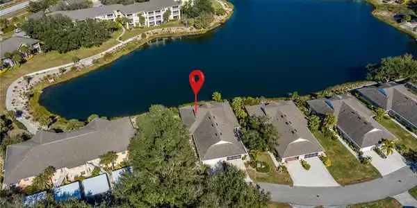 1073 LIVE OAK CIRCLE