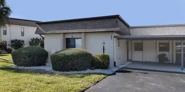 1718 LAKESIDE DRIVE