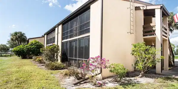 15 QUAILS RUN BOULEVARD