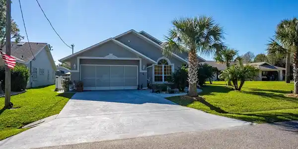4 CROSSGATE COURT E