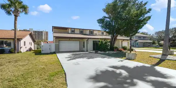 3833 SANDSTONE COURT