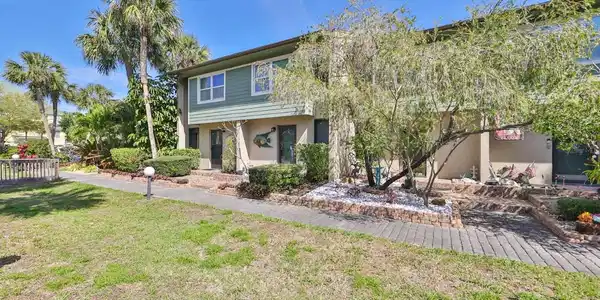 1028 APOLLO BEACH