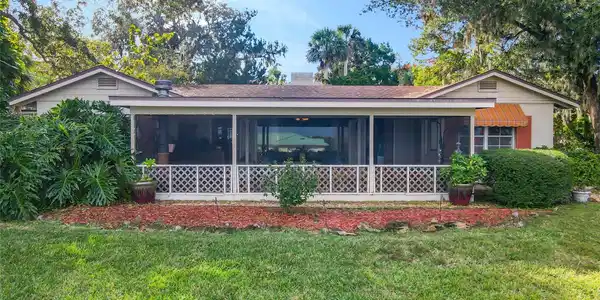 418 N Riverside DRIVE