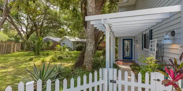 206 AZALEA CT.