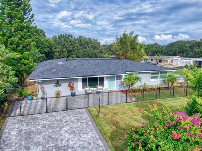 2111 Saxon DRIVE