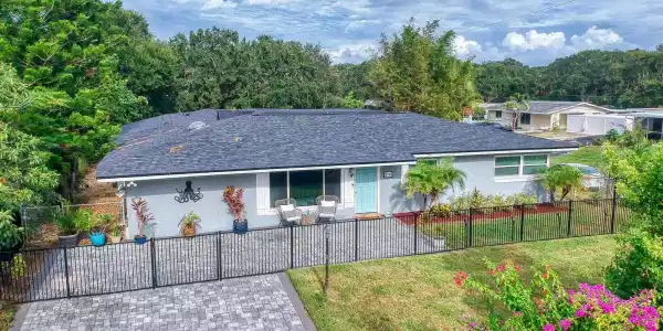 2111 Saxon DRIVE