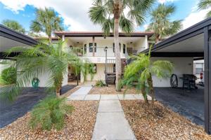 104 PINE HOLLOW