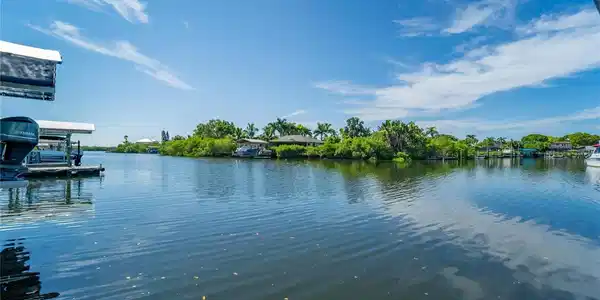 1424 BEACH CLUB LANE