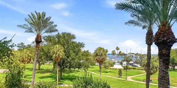 100 BEACH DRIVE NE
