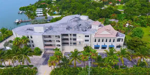 516 TAMIAMI TRAIL S