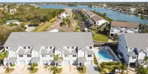 915 HARBOUR HOUSE