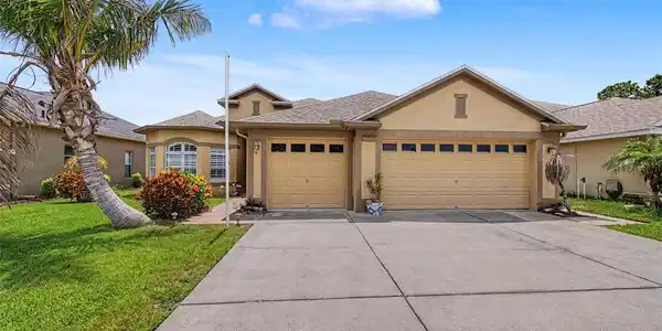 2811 RAVENDALE LANE