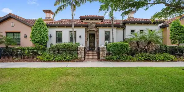 134 E TAMPA AVENUE