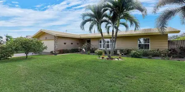 13886 PINECREST