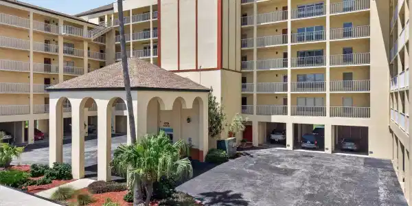 9000 COMMODORE DRIVE
