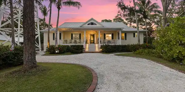 712 EAGLE POINT DRIVE