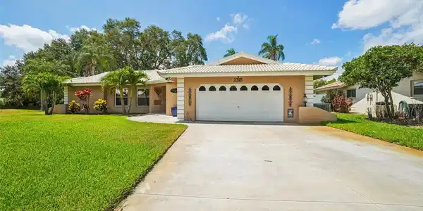 2315 MINNEOLA ROAD