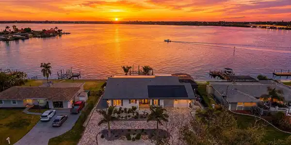 5207 BAY STATE ROAD