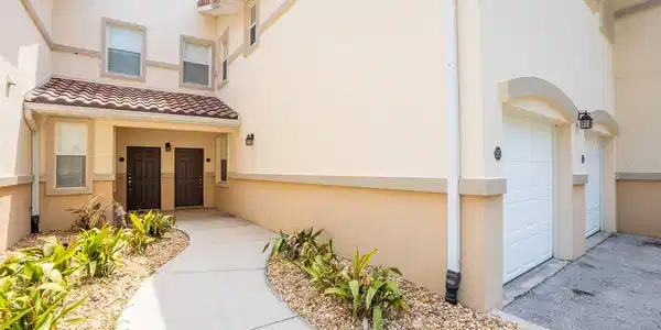 200 RIVERVIEW S