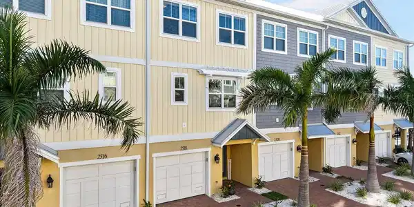 2518 CORAL COURT