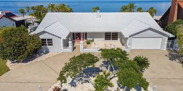 5431 WESTSHORE DRIVE