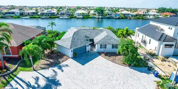 827 CHIPAWAY DRIVE