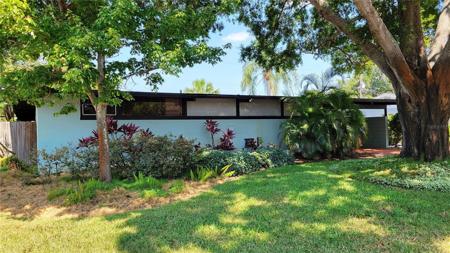 1942 HAMPTON DRIVE N