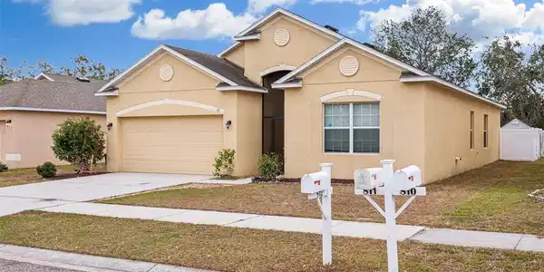 811 BRENTON LEAF DRIVE