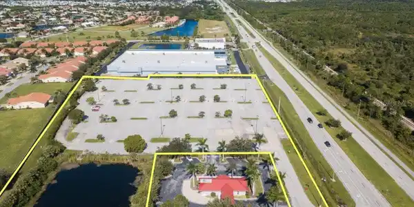 3815 TAMIAMI TRAIL