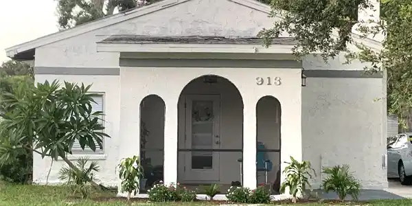 913 GROVELAND