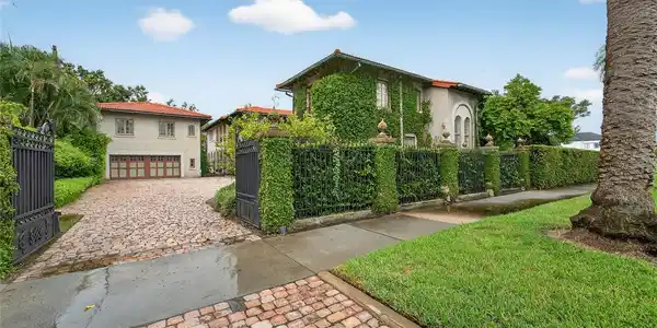 301 CASPIAN STREET