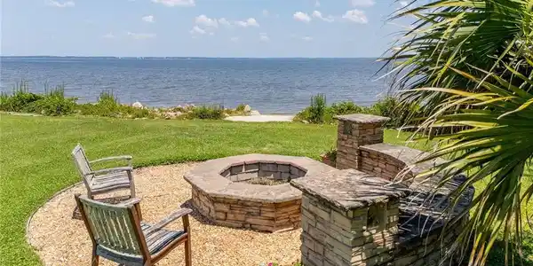 Image 3: beachside fire-pit & Private Boat Ramp