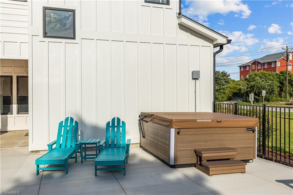 Image 4: Hot Tub