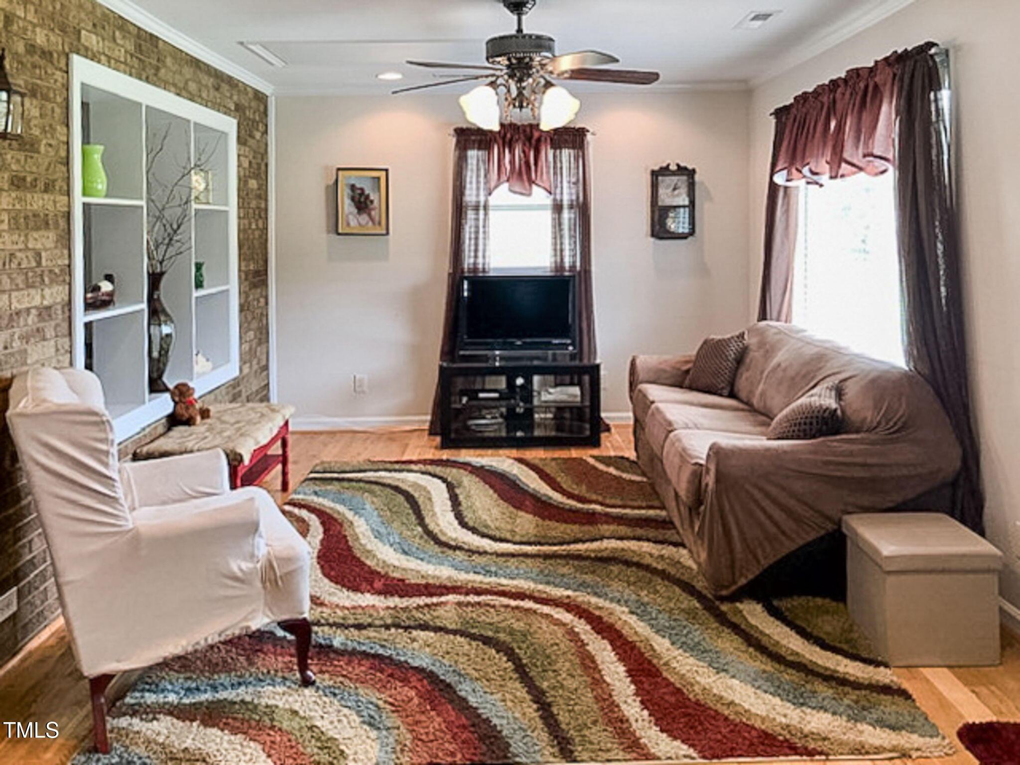 Image 4: 5-web-or-mls-IMG_9606