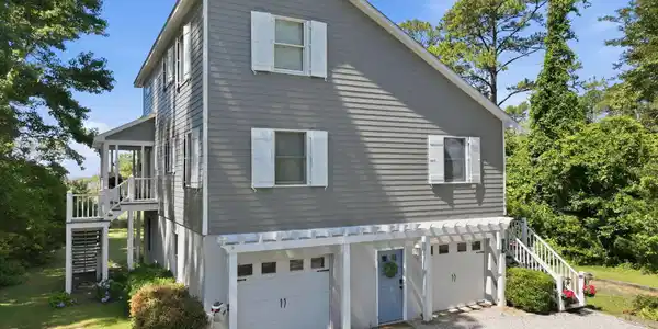 Image 4: Garage Side