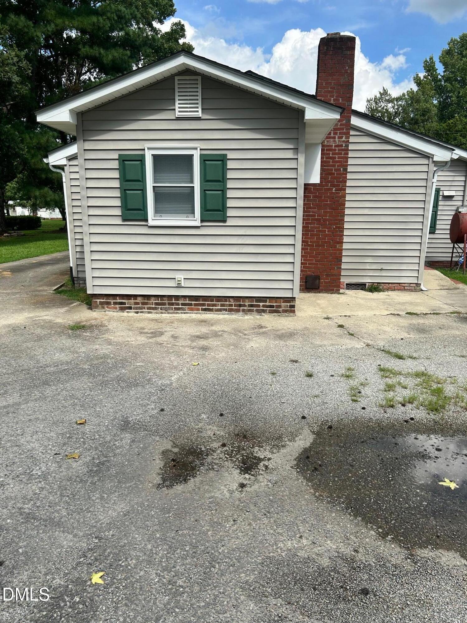 Image 3: SideOfHouse