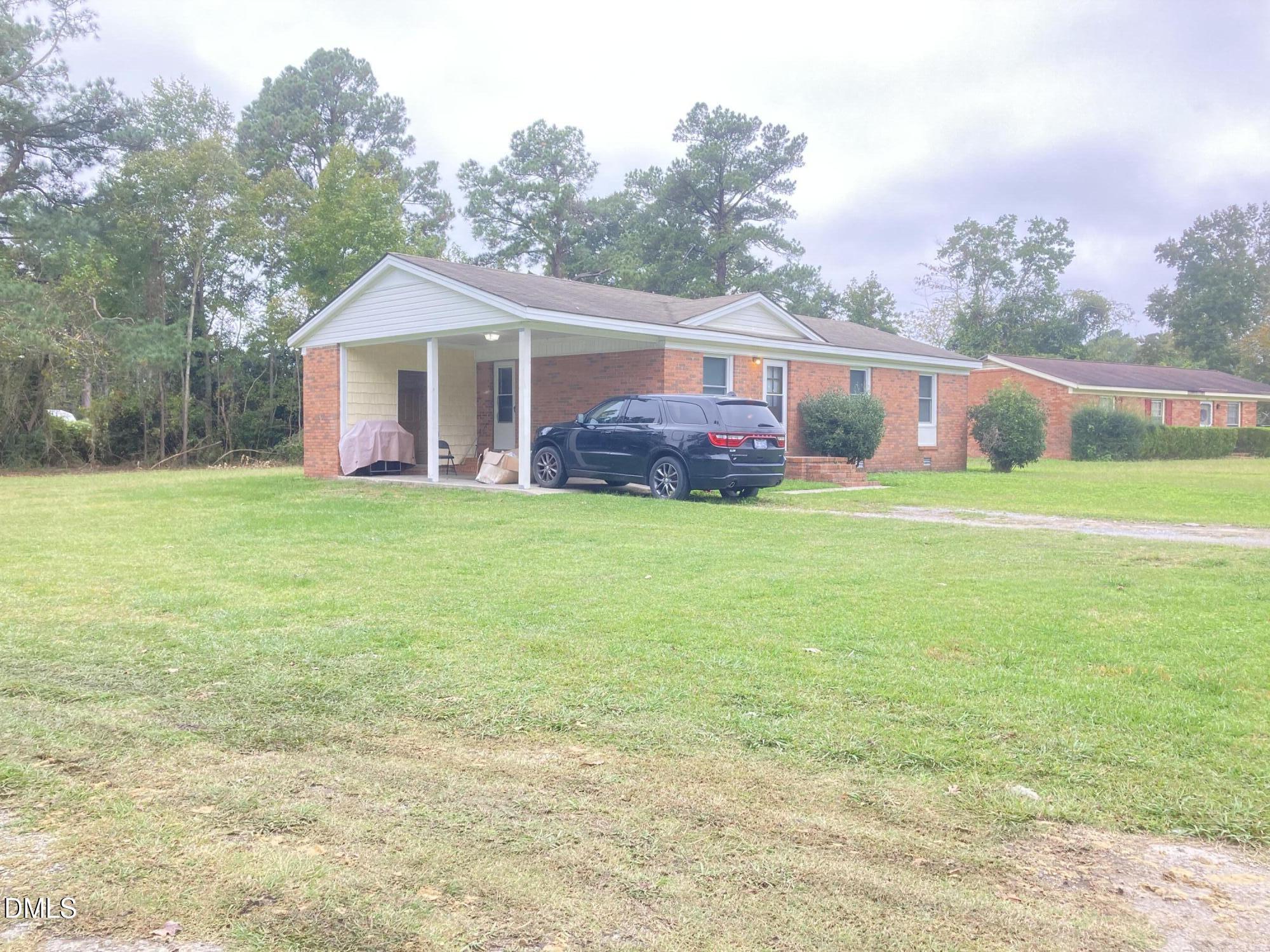 Image 4: 1405 Mockingbird lane Side view_IMG_4726