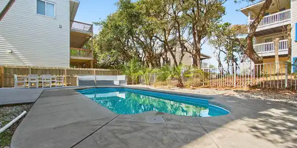 Image 3: Pool