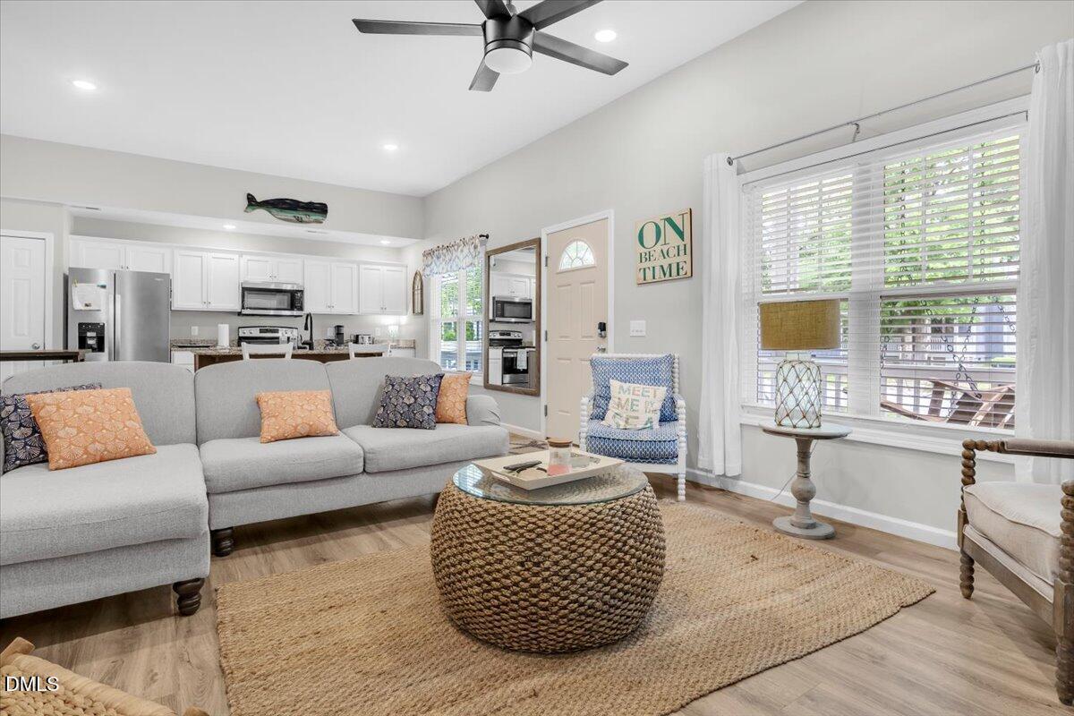 Image 3: Open Floor Plan